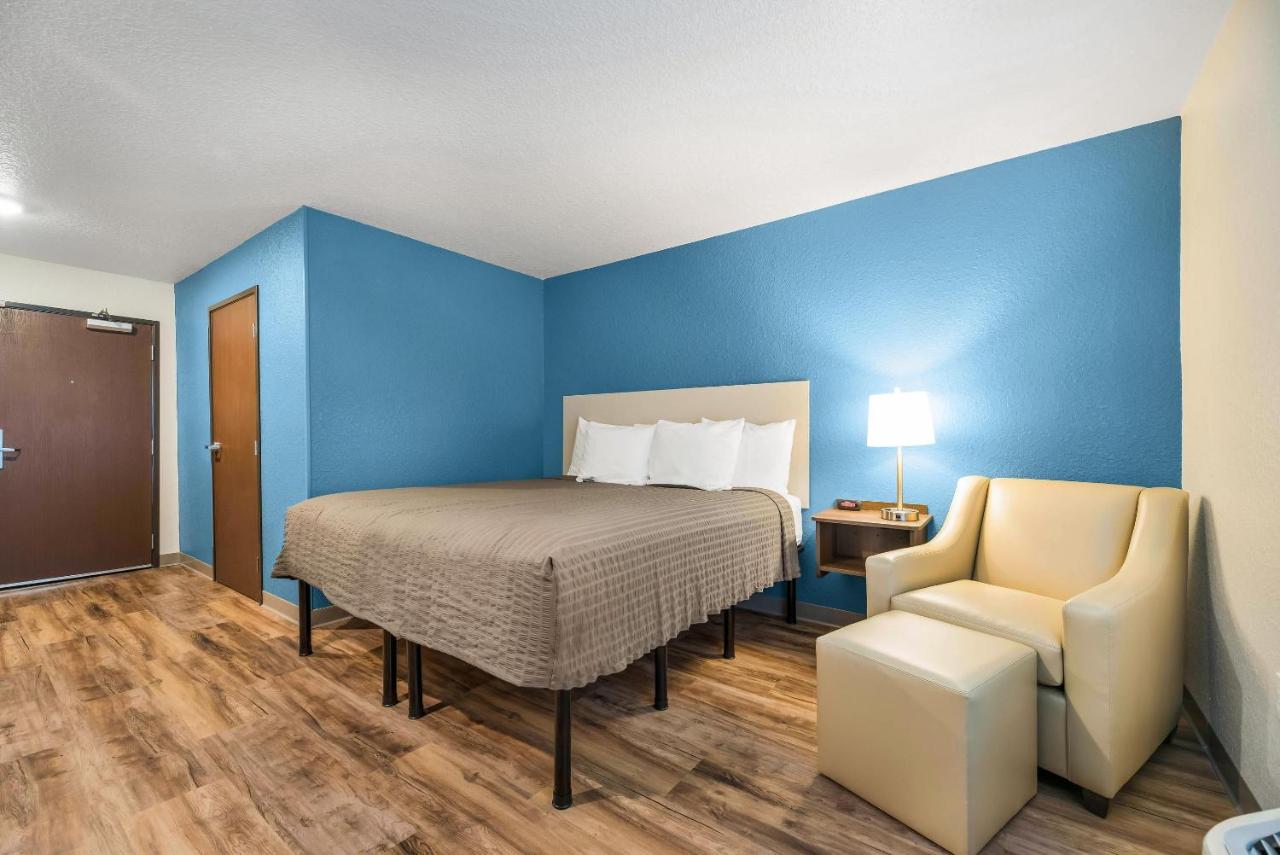 Standard King Room - Non-Smoking at WoodSpring Suites Davenport FL