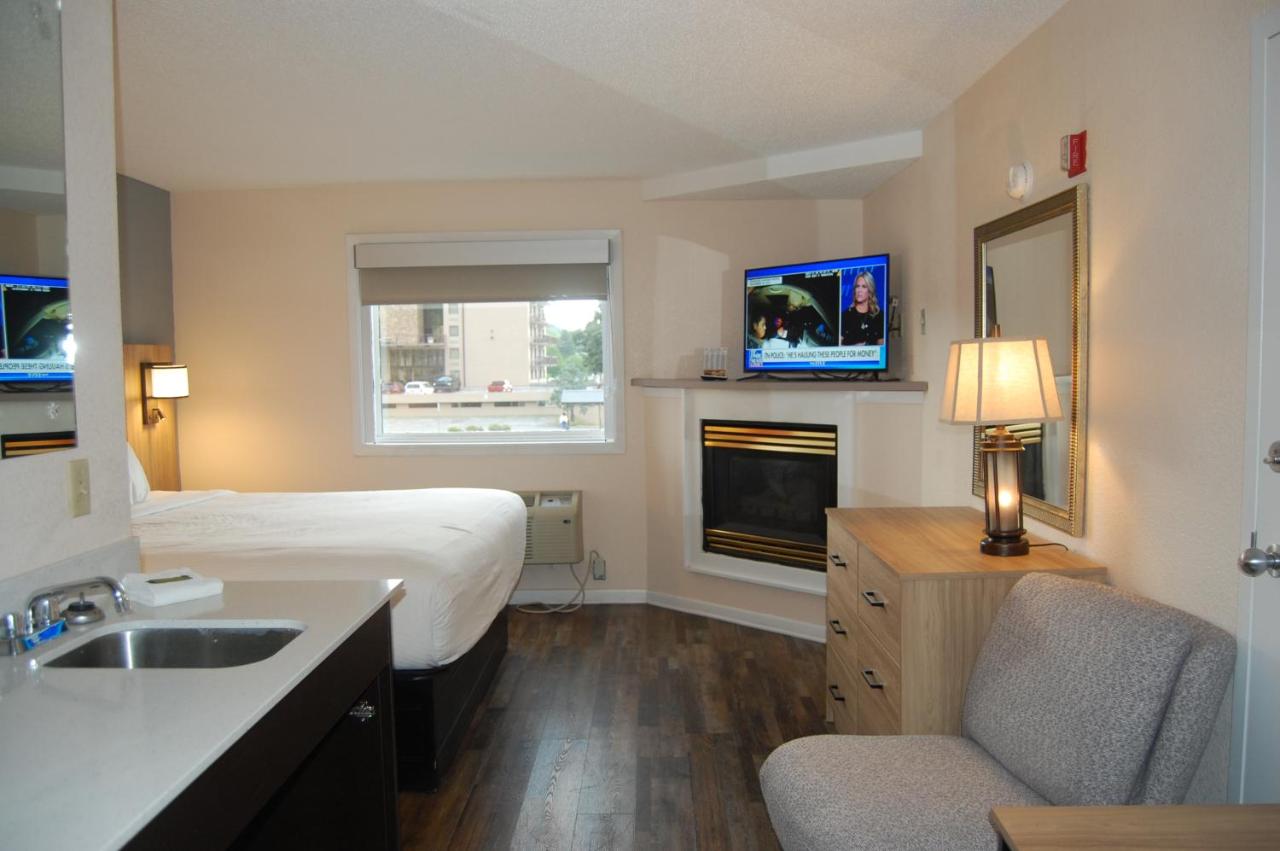 Suite with King Bed, Fireplace at Vacation Lodge