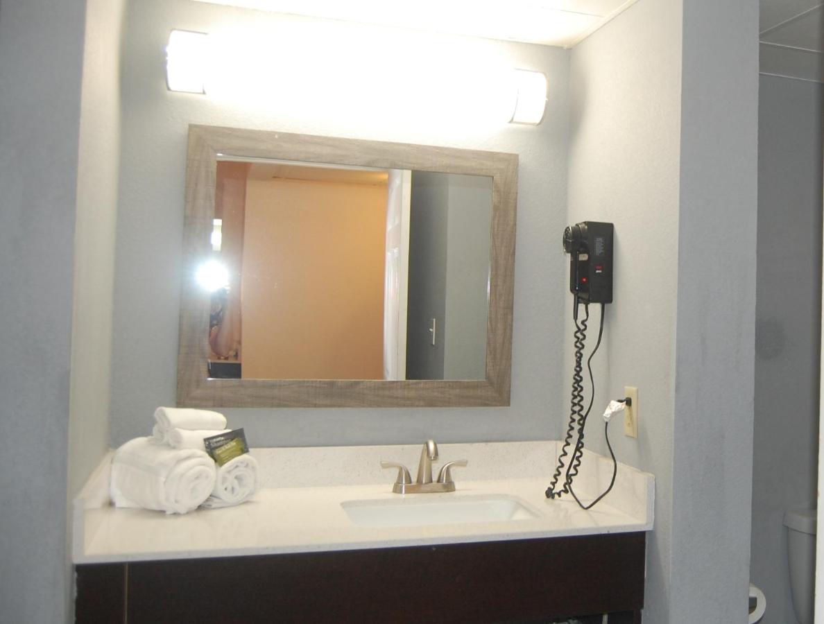Suite with Two Queen Beds, Fireplace and Spa Bath at Vacation Lodge