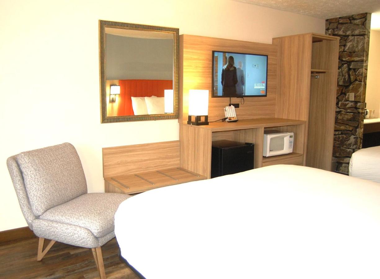 Standard Room with Two Queen Beds, Balcony at Vacation Lodge