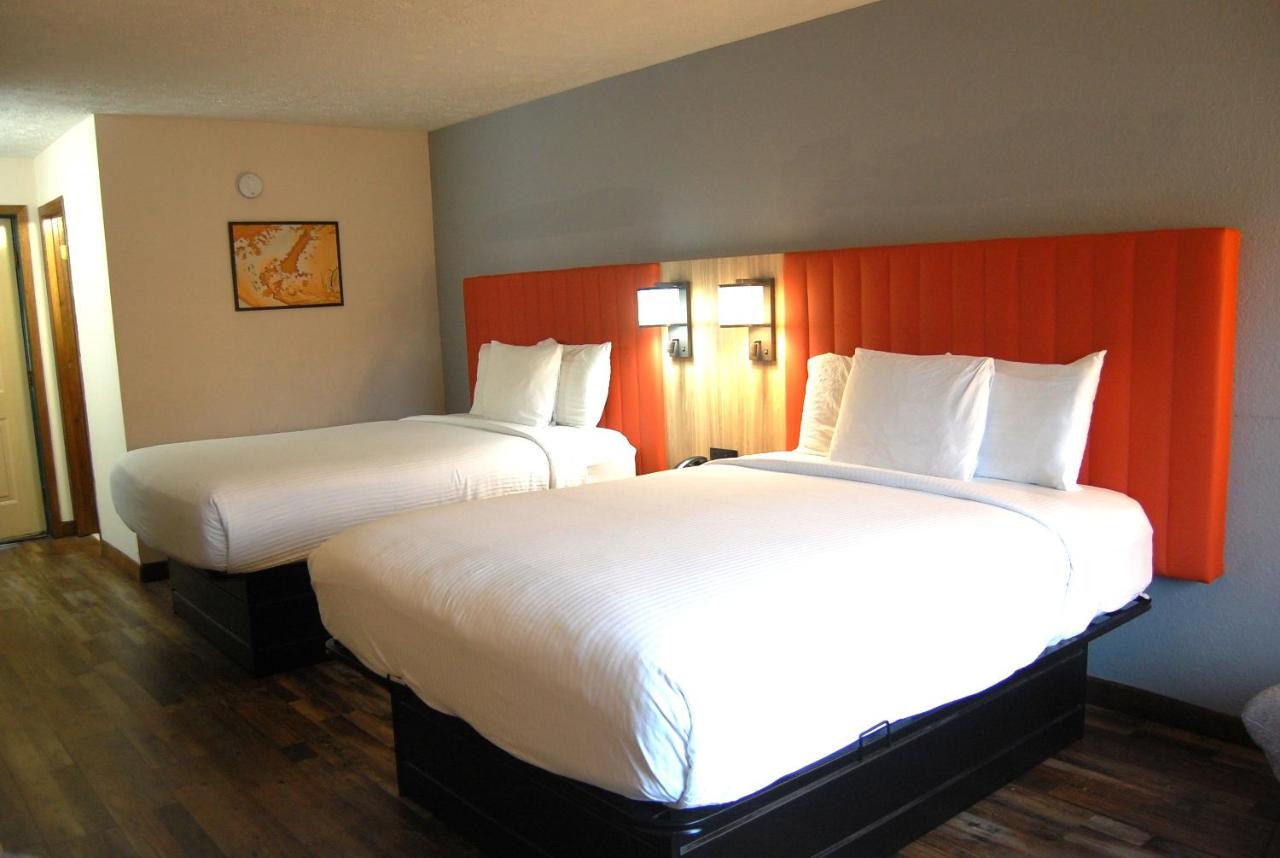 Standard Room with Two Queen Beds, Balcony at Vacation Lodge