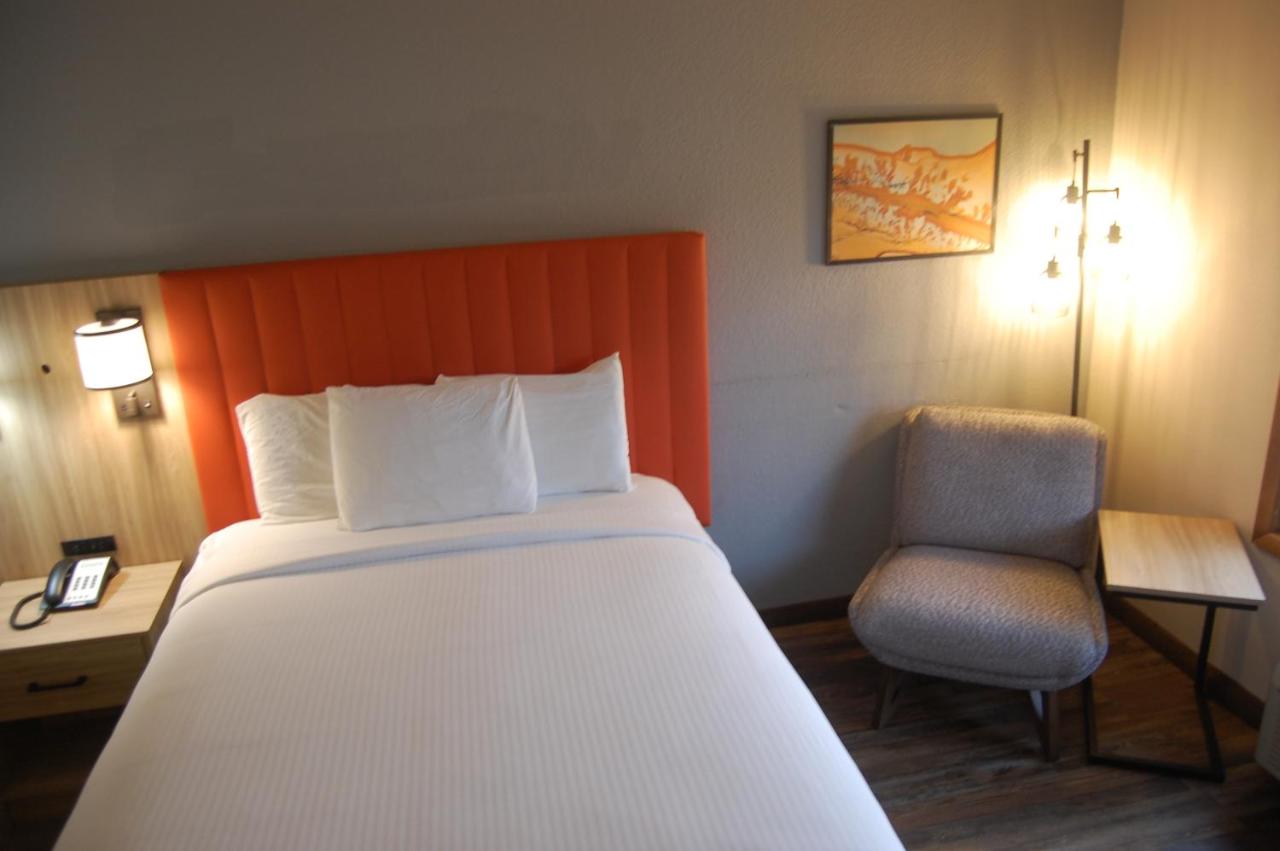 Standard Room with Two Queen Beds, Balcony at Vacation Lodge