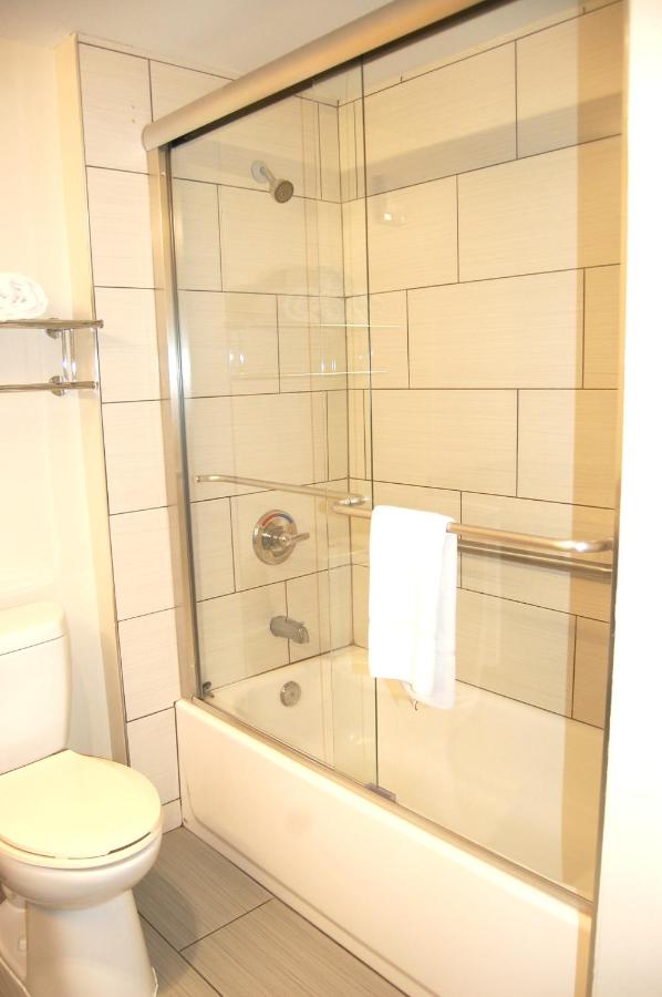 Deluxe Queen Room at Vacation Lodge