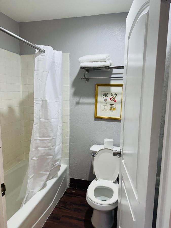  | Econo Lodge