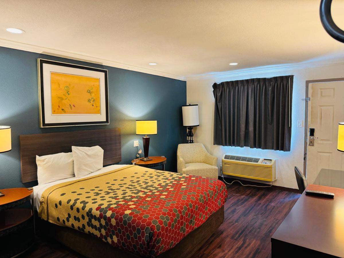  | Econo Lodge