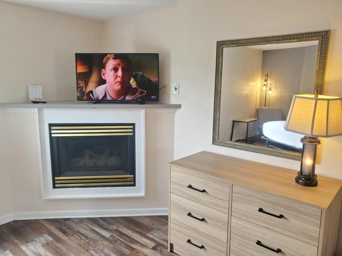 Suite with King Bed, Fireplace at Vacation Lodge