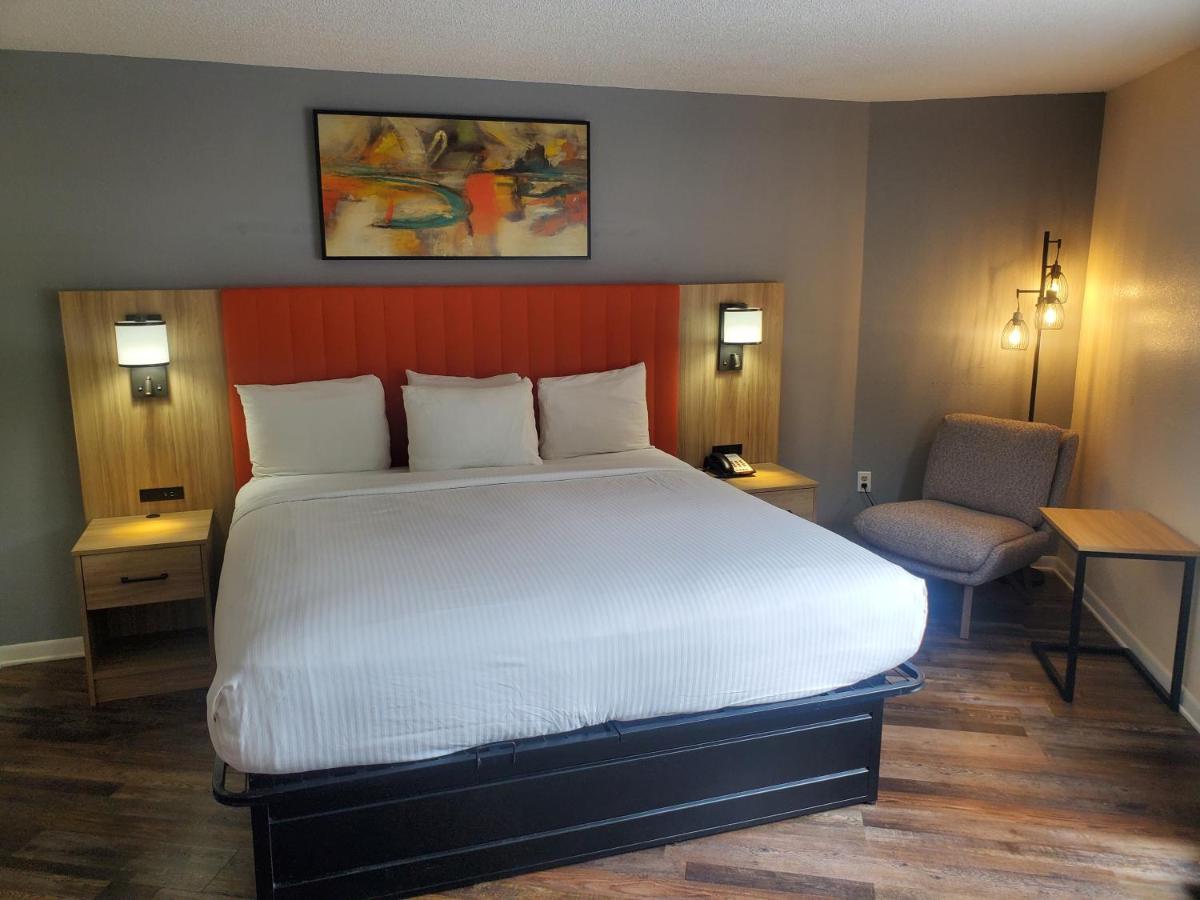 Suite with King Bed, Fireplace at Vacation Lodge
