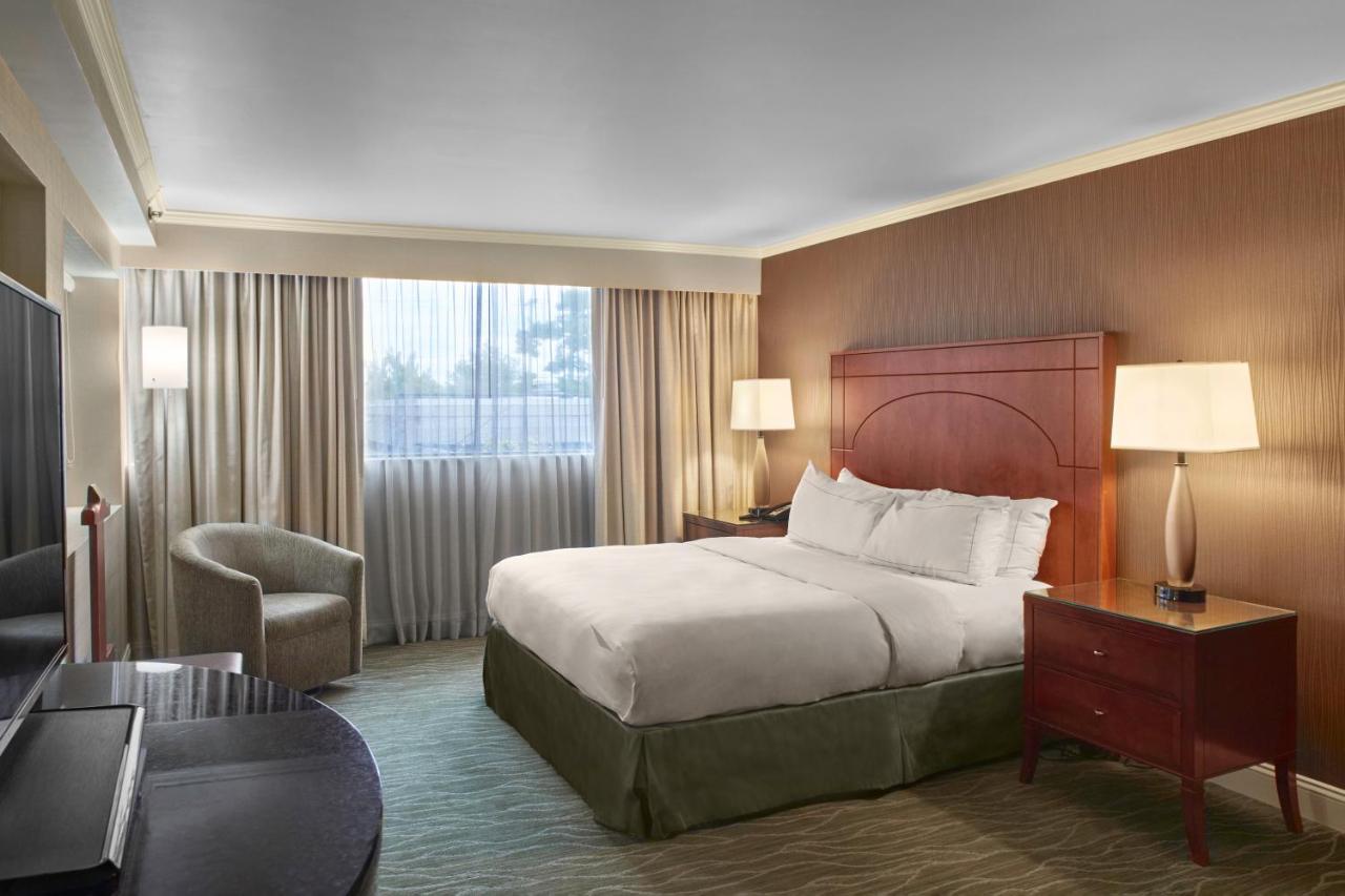 | Hilton Akron/Fairlawn