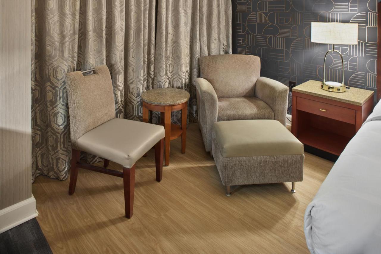 | Hilton Akron/Fairlawn