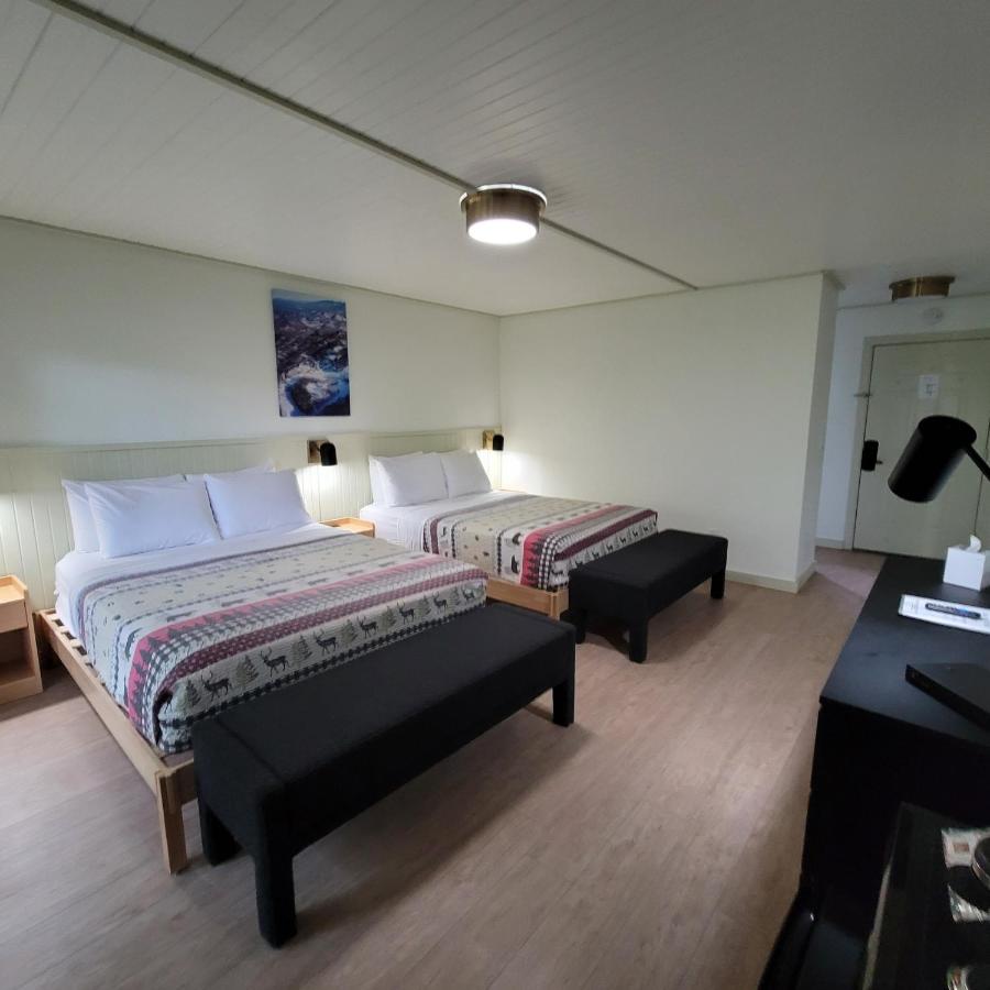 Superior Queen Room with Two Queen Beds at Ski Mountain Lodge