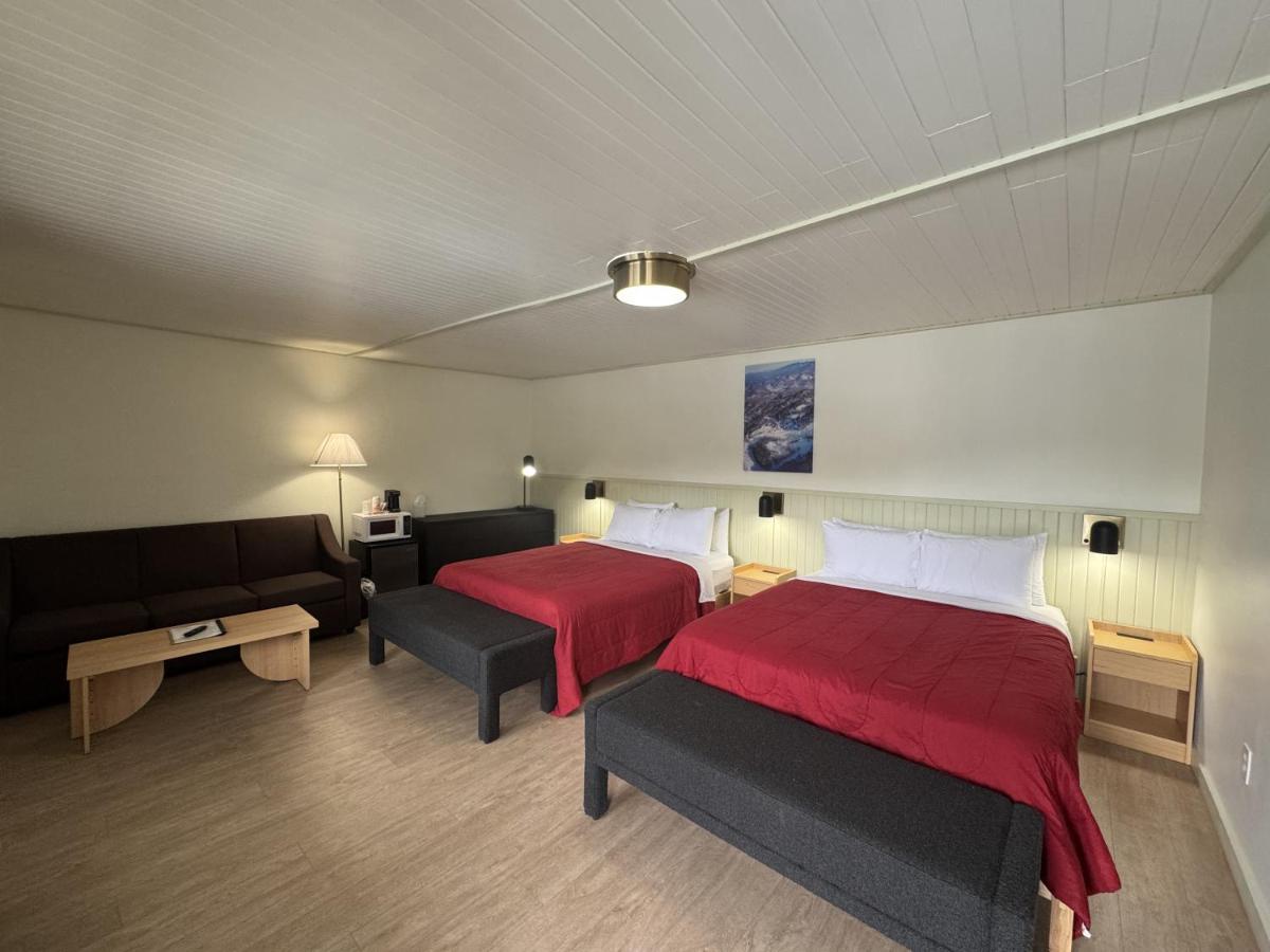 Standard Queen Room with Two Queen Beds at Ski Mountain Lodge