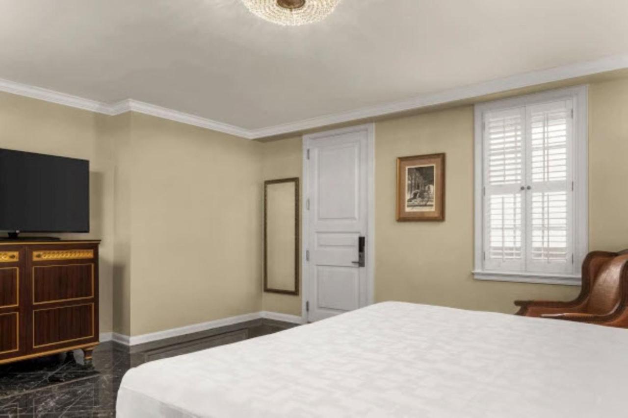 Superior King Room at Hotel Mazarin