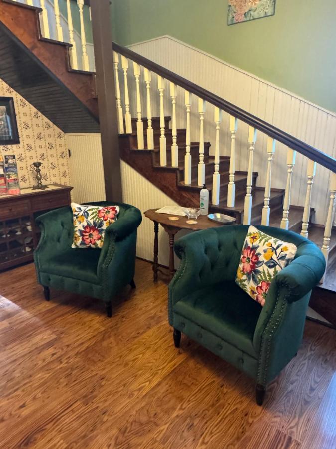 | Ozark Country Inn