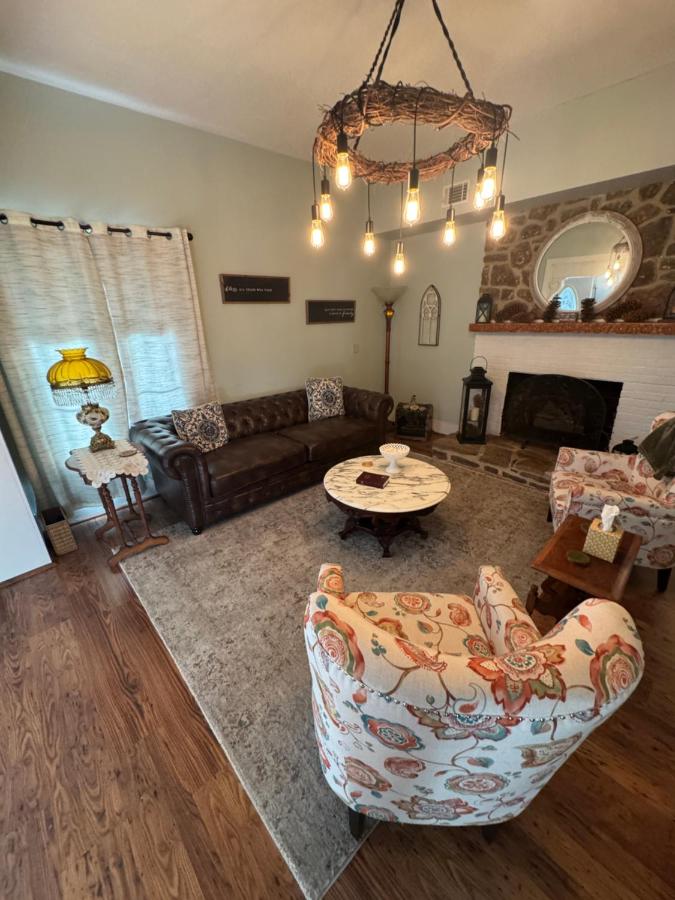 | Ozark Country Inn