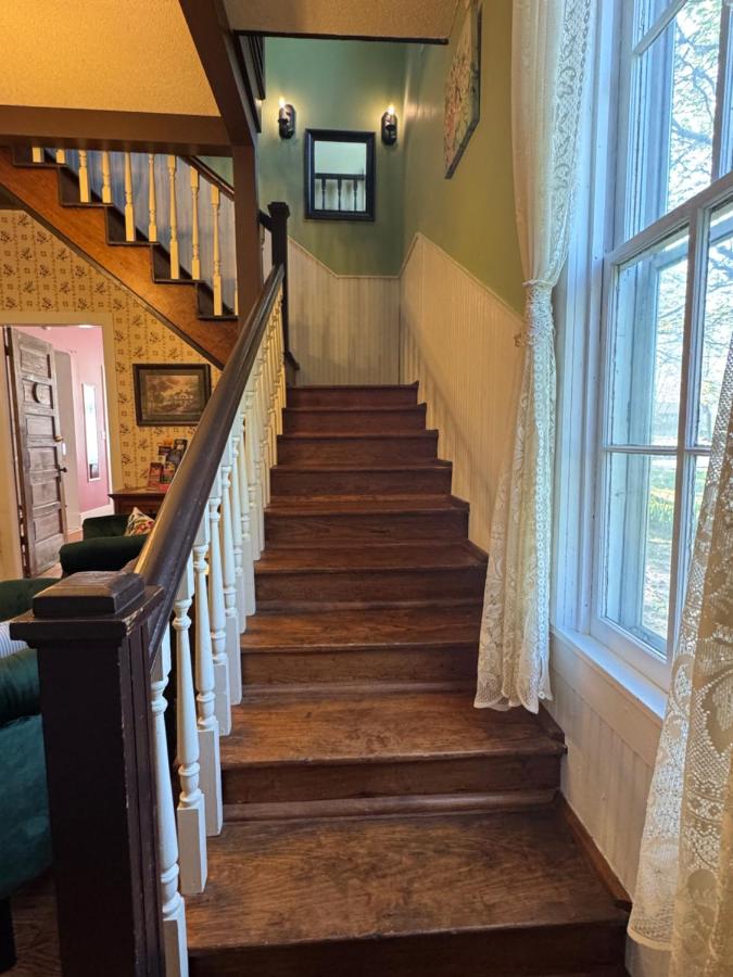 | Ozark Country Inn