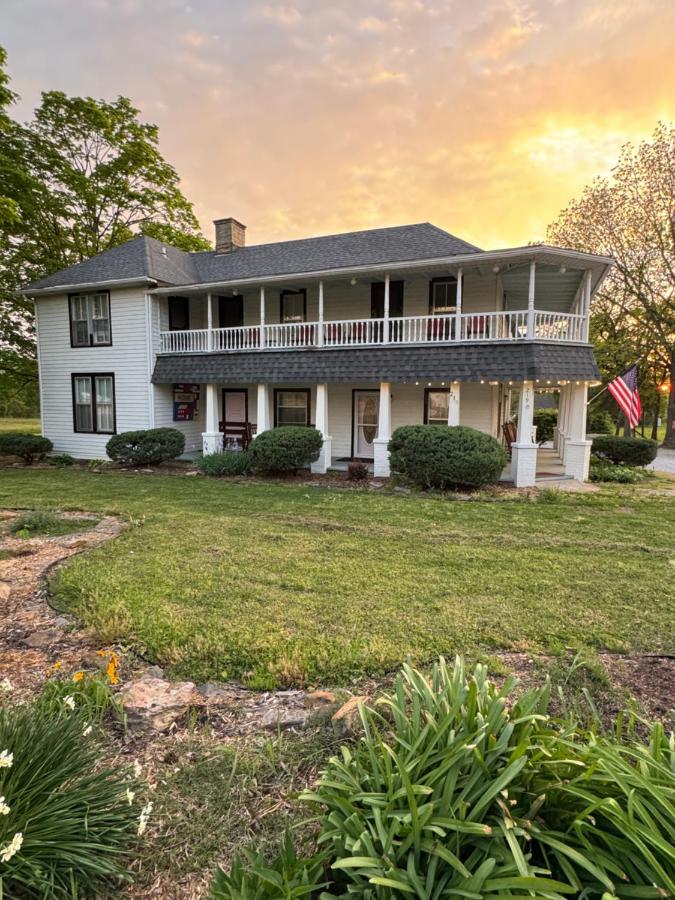 | Ozark Country Inn