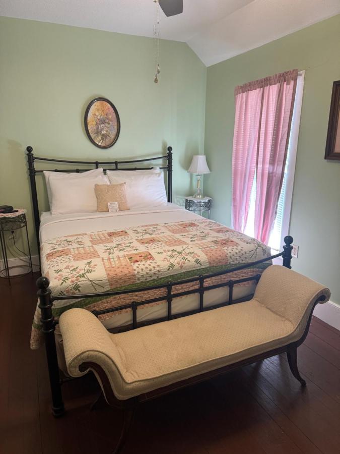 | Ozark Country Inn