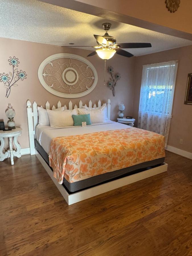 | Ozark Country Inn