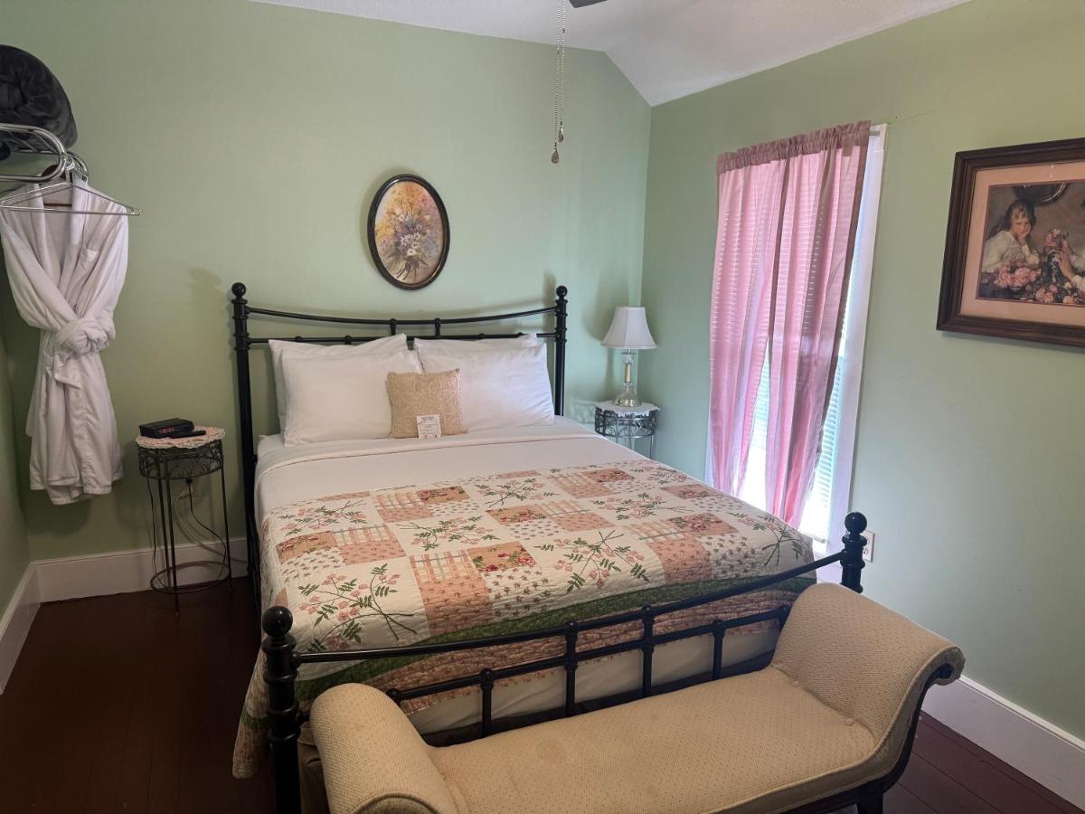 | Ozark Country Inn