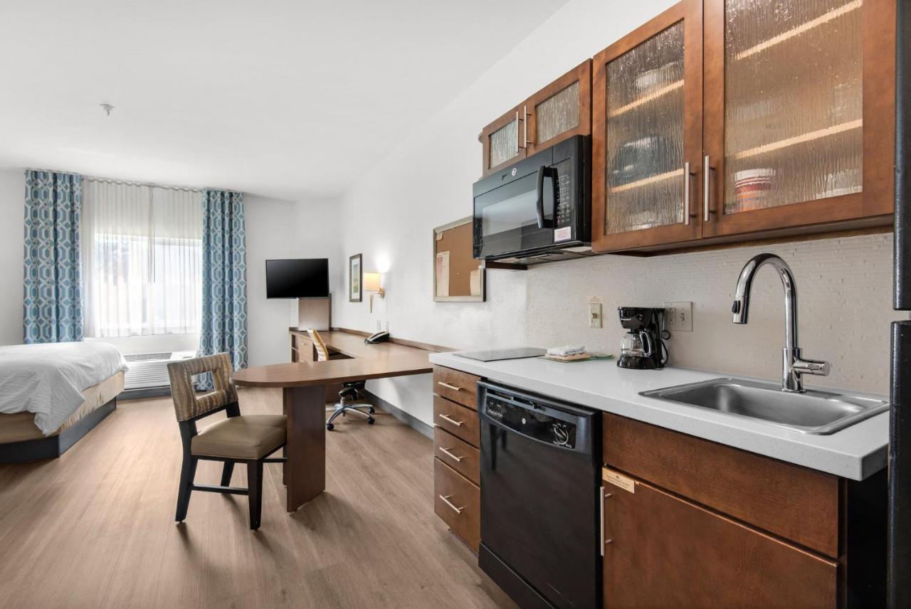 | Candlewood Suites Pensacola - University Area, an IHG Hotel