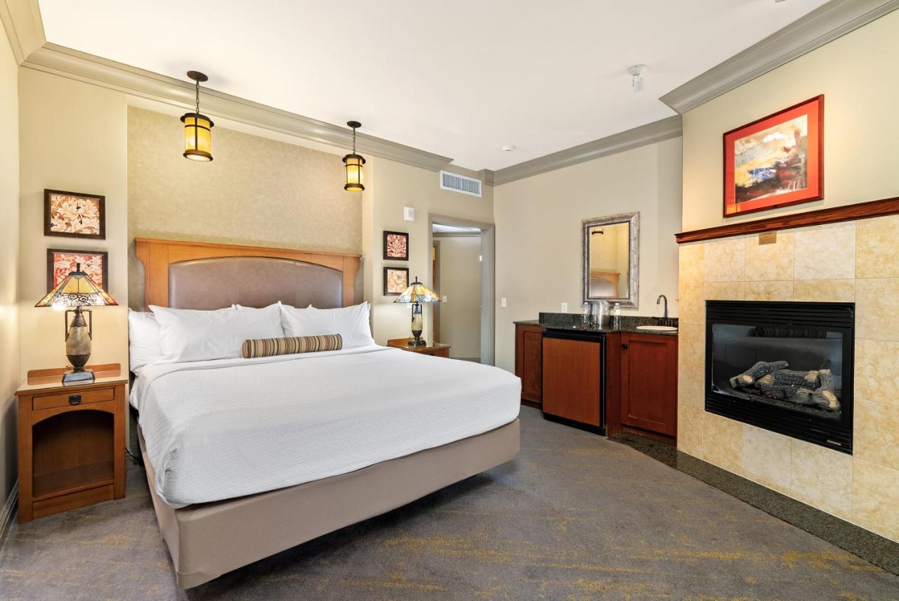 King Room at Avila Village Inn
