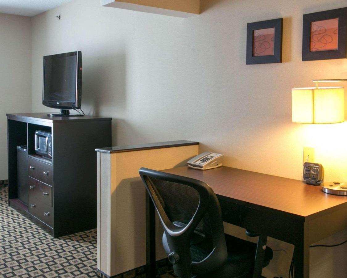 King Suite - Non-Smoking at Comfort Suites Benton Harbor - St. Joseph