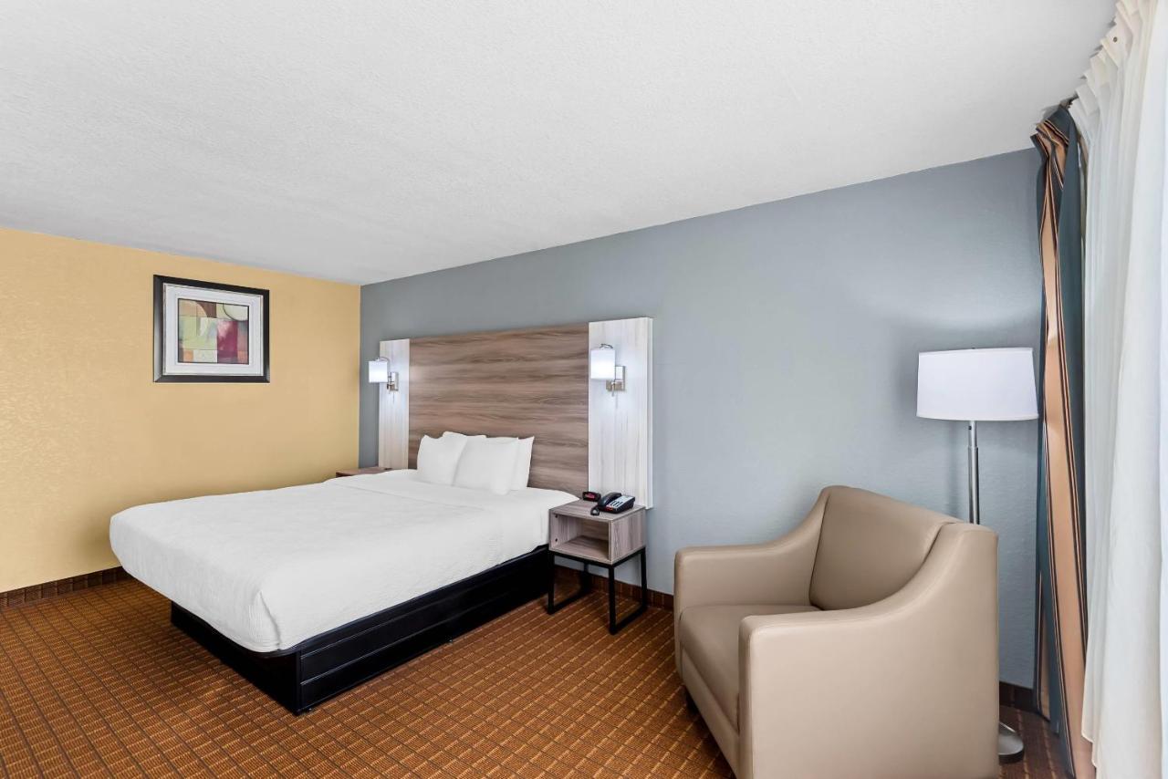 King Room - Non-Smoking at Quality Inn Fort Dodge