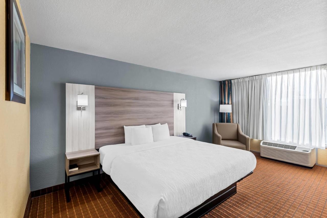 King Room - Non-Smoking at Quality Inn Fort Dodge