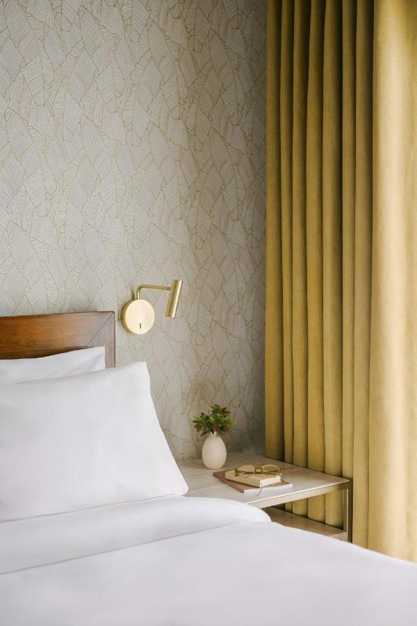 King Room at Hotel Beverly Terrace - Beverly Hills/West Hollywood