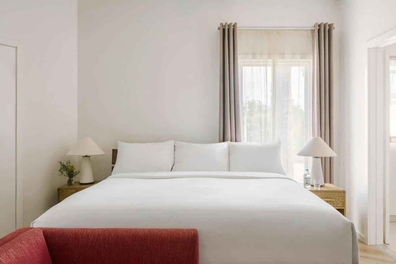 King Suite at Hotel Beverly Terrace - Beverly Hills/West Hollywood