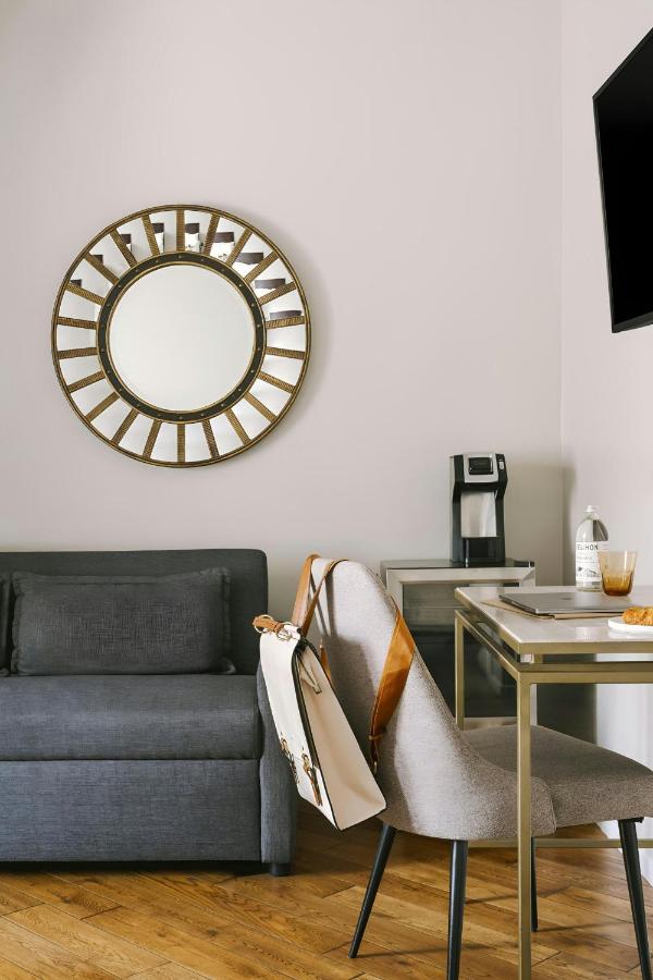 Superior King Room at Hotel Beverly Terrace - Beverly Hills/West Hollywood