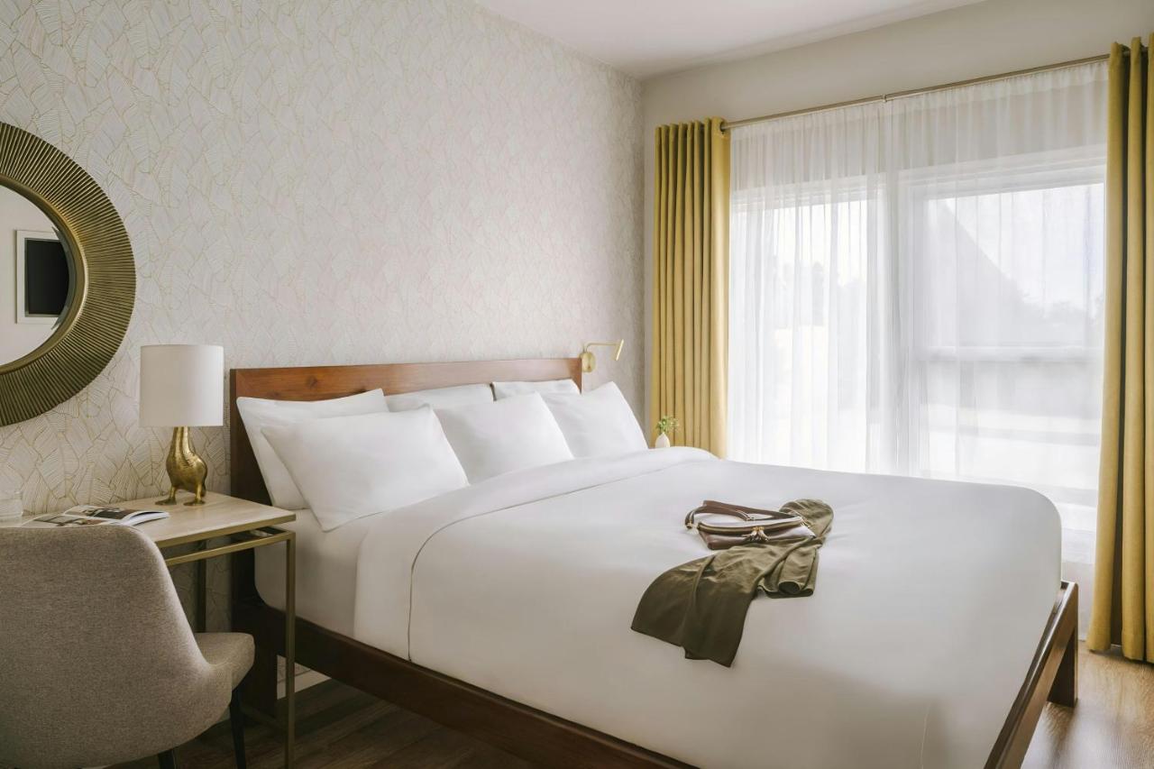 King Room at Hotel Beverly Terrace - Beverly Hills/West Hollywood