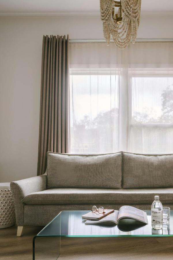 King Suite at Hotel Beverly Terrace - Beverly Hills/West Hollywood