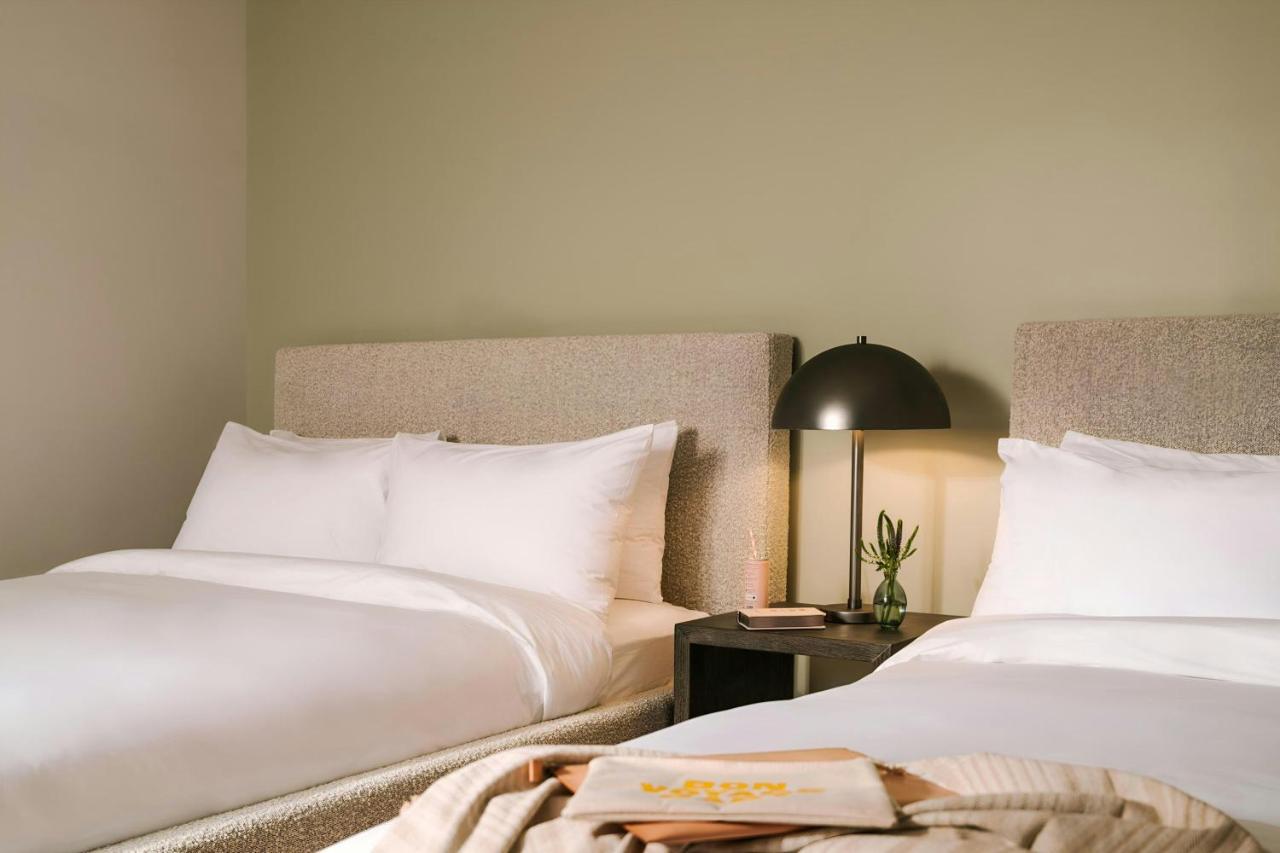 Deluxe Queen Room at Sonder La Ensenada