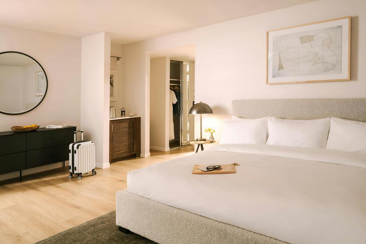 Superior King Room at Sonder La Ensenada