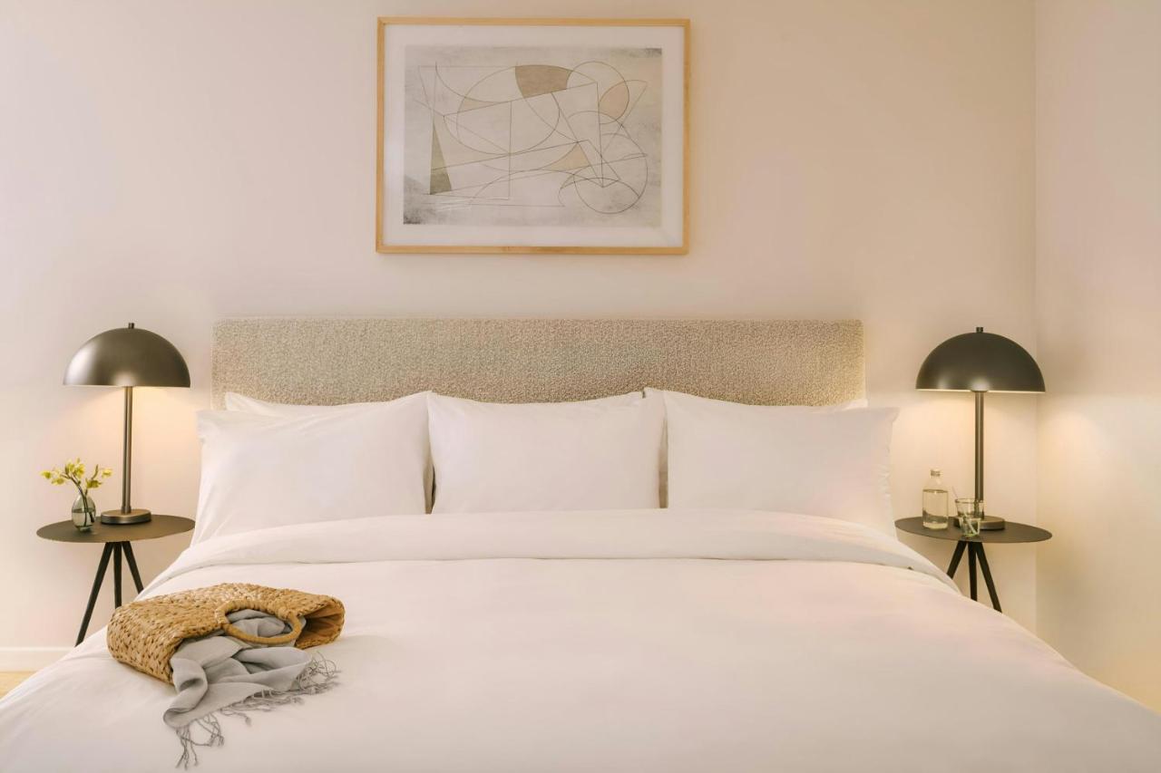 Superior King Room at Sonder La Ensenada