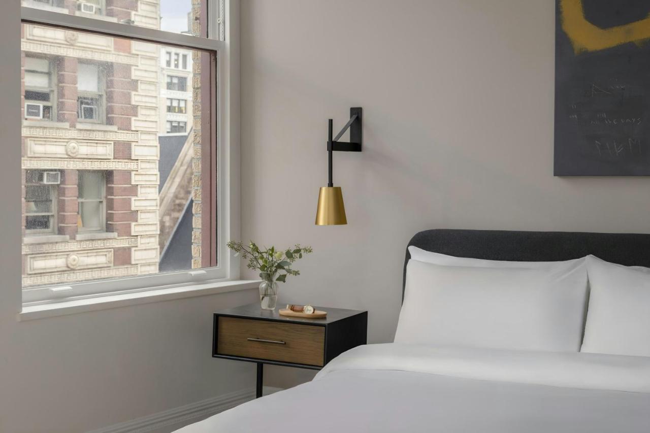 Deluxe King Room at Sonder Flatiron