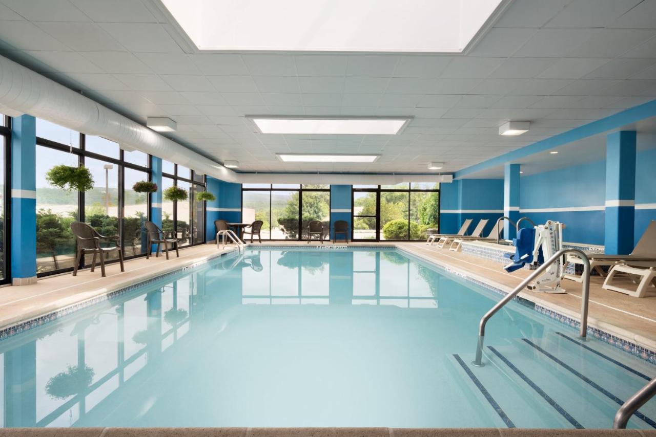 | Holiday Inn Express & Suites - North Brunswick, an IHG Hotel