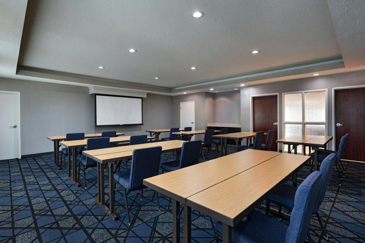 | Courtyard Houston The Woodlands