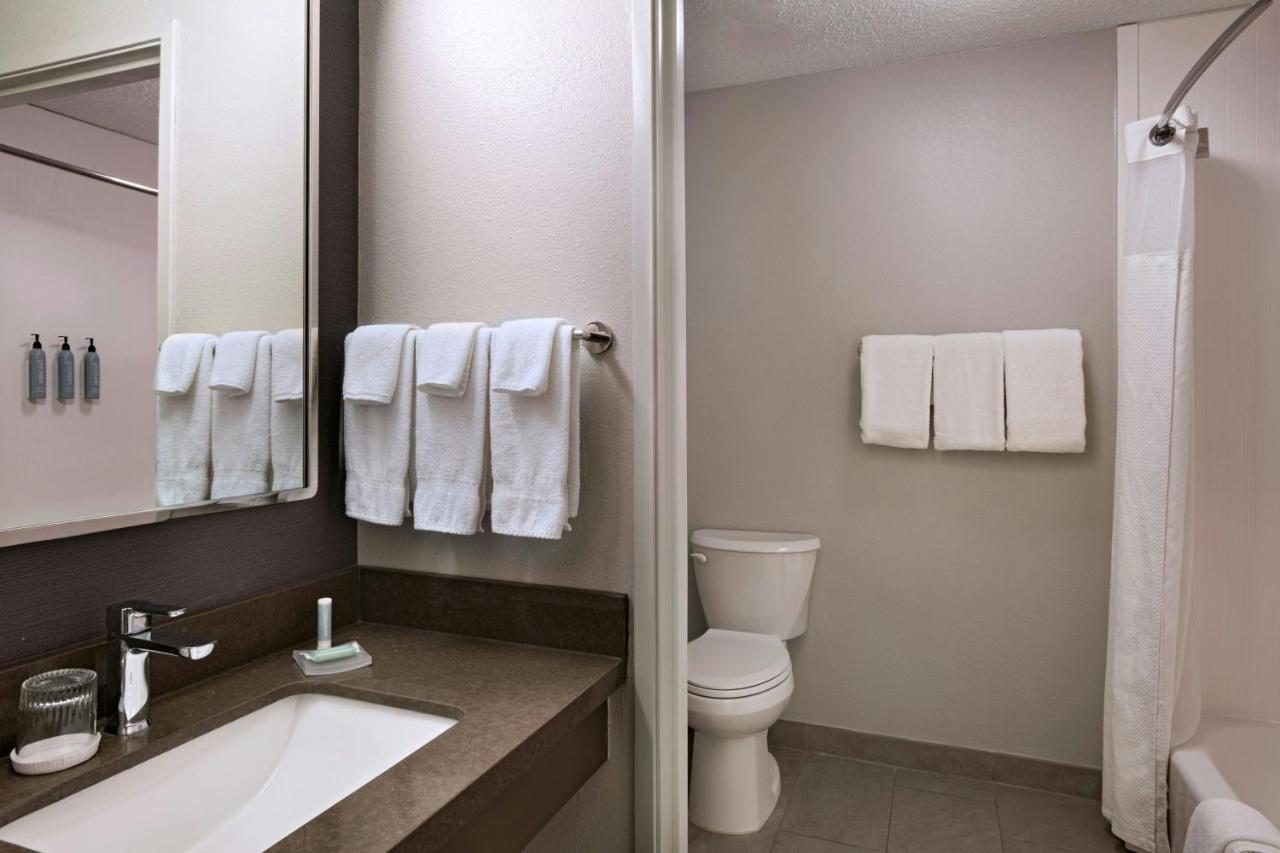 | Courtyard Houston The Woodlands