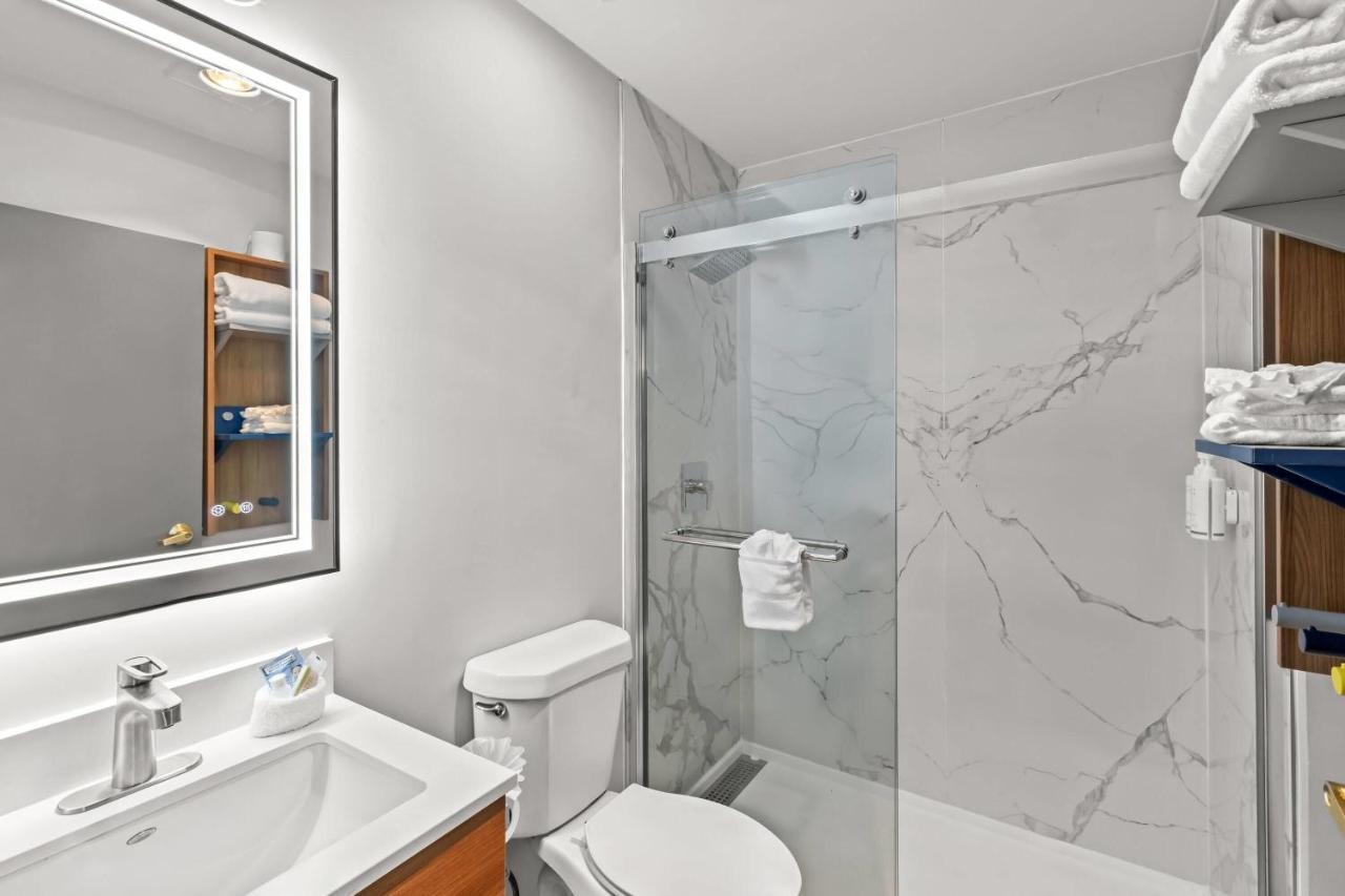 Queen Room - Non-Smoking at Microtel Inn & Suites by Wyndham Norcross