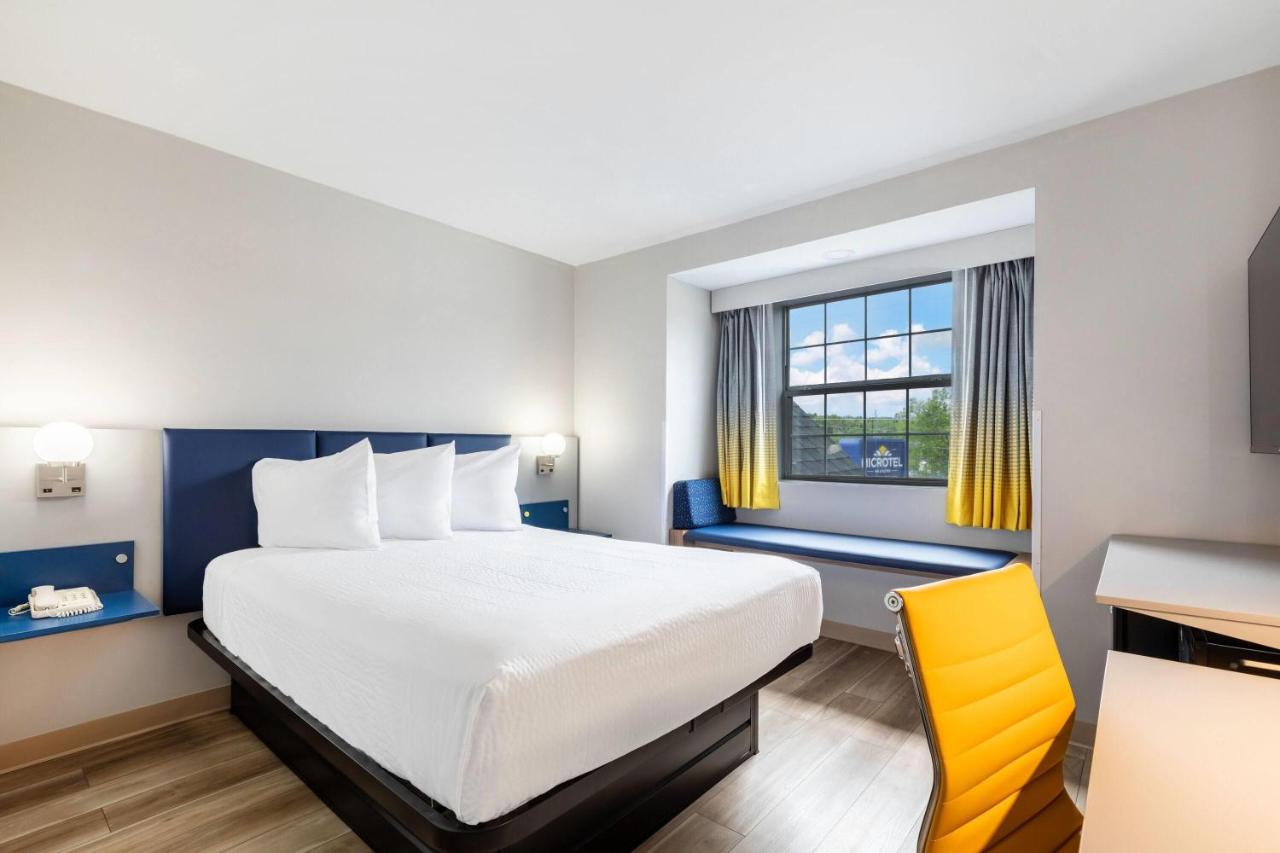 Queen Room - Non-Smoking at Microtel Inn & Suites by Wyndham Norcross