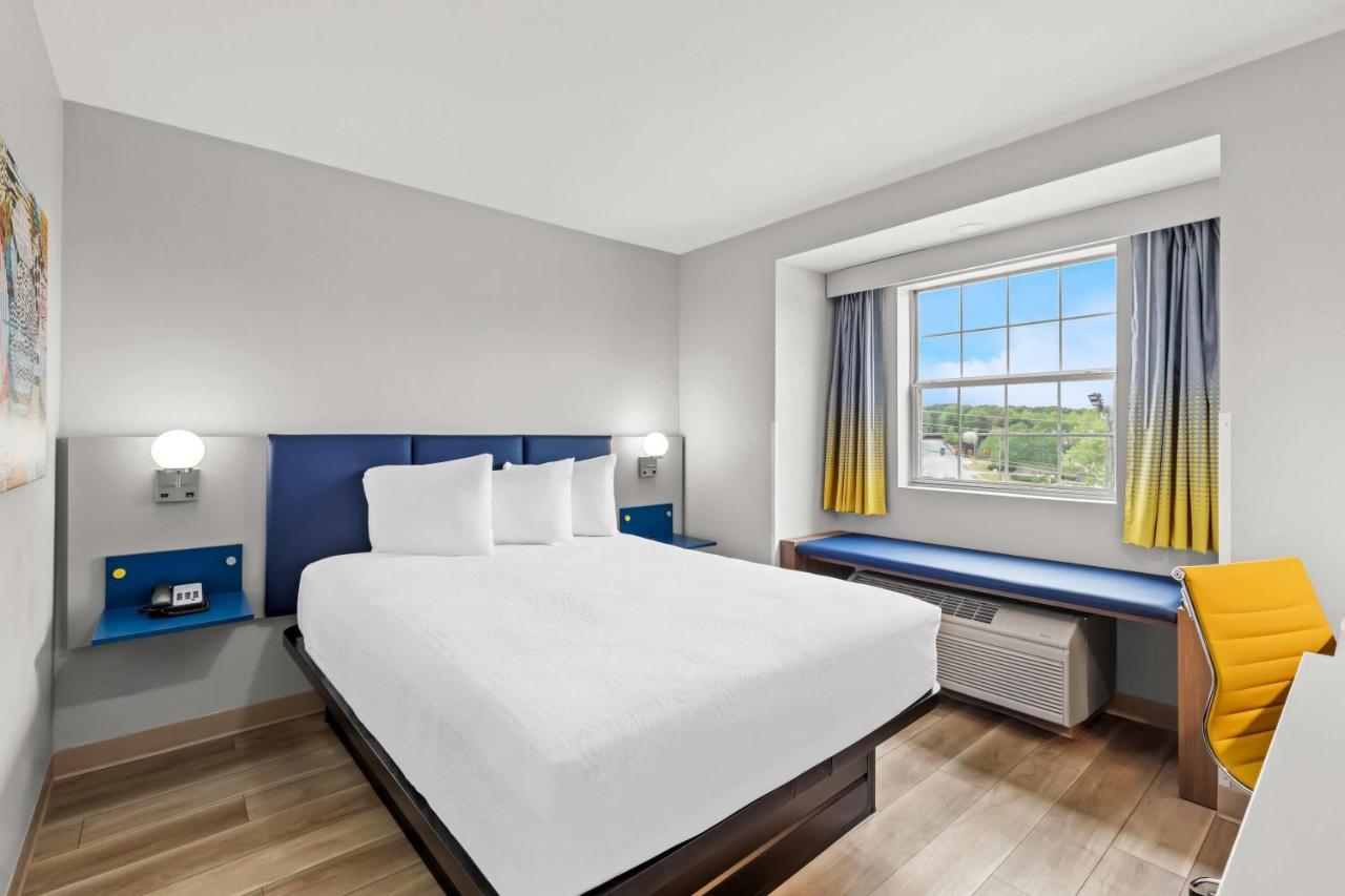 Queen Room - Non-Smoking at Microtel Inn & Suites by Wyndham Norcross