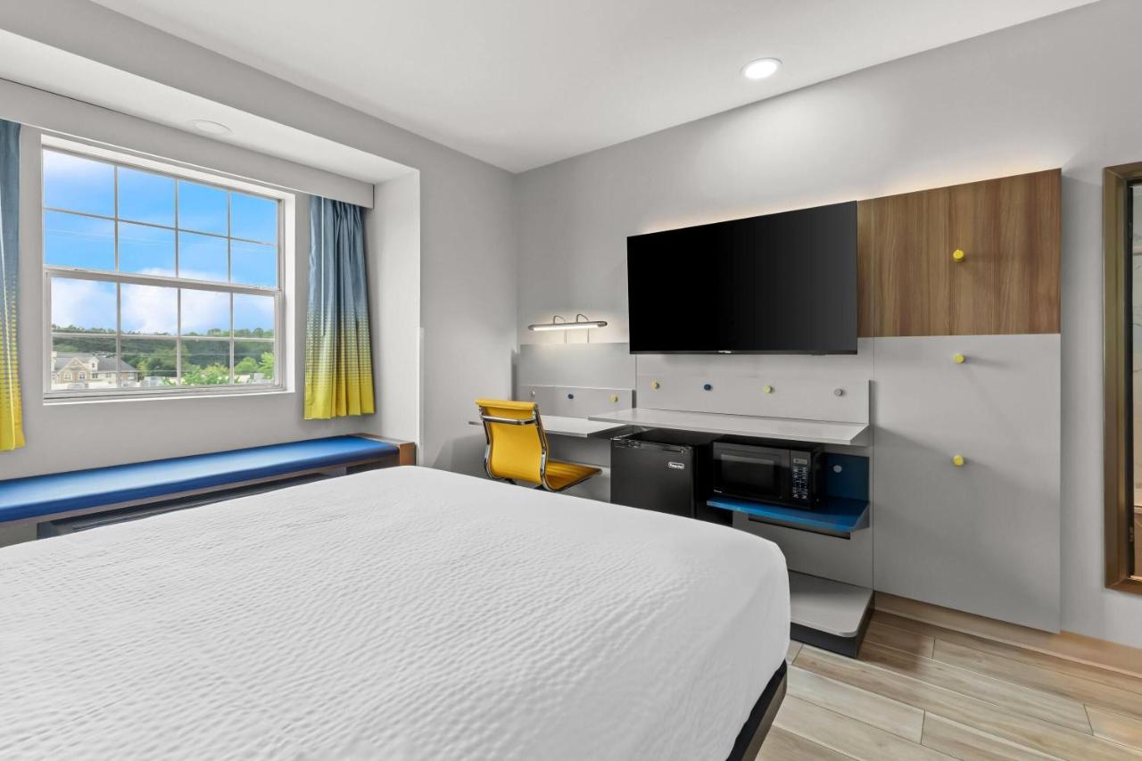 Queen Room - Non-Smoking at Microtel Inn & Suites by Wyndham Norcross
