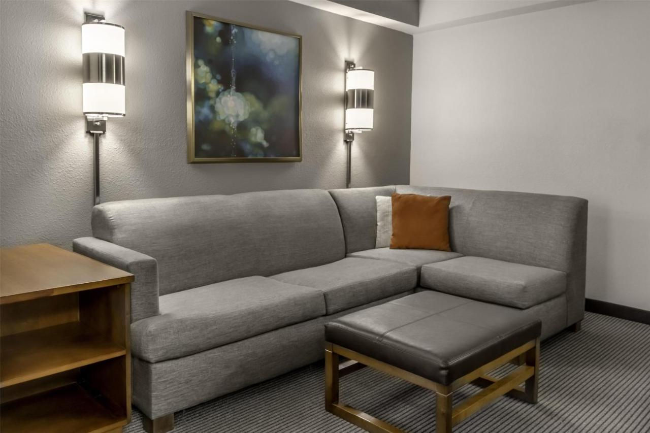 Standard King Room at Hyatt Place Charlotte Airport / Billy Graham Parkway