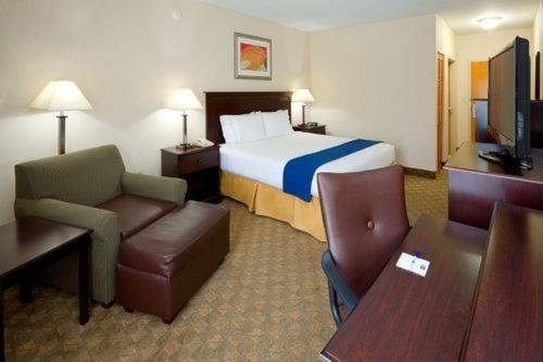  | Holiday Inn Express Carneys Point New Jersey Turnpike Exit 1, an IHG Hotel