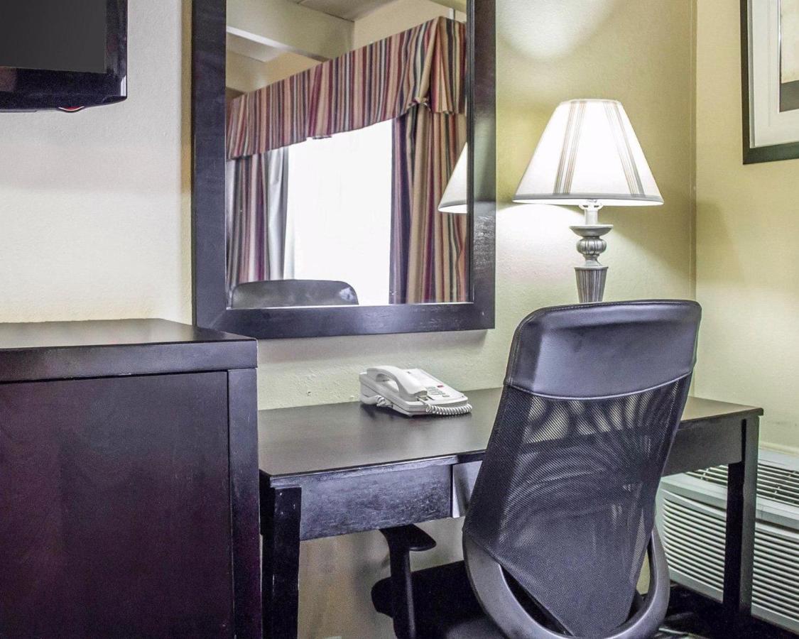 Standard King Room - Non-Smoking at Econo Lodge Clarks Summit - Scranton