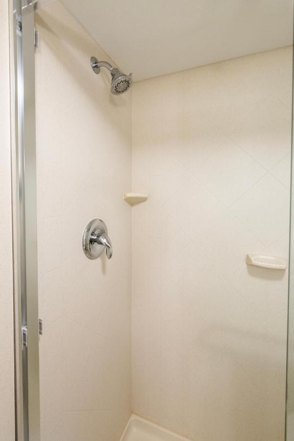 | Holiday Inn & Suites Virginia Beach North Beach, an IHG Hotel