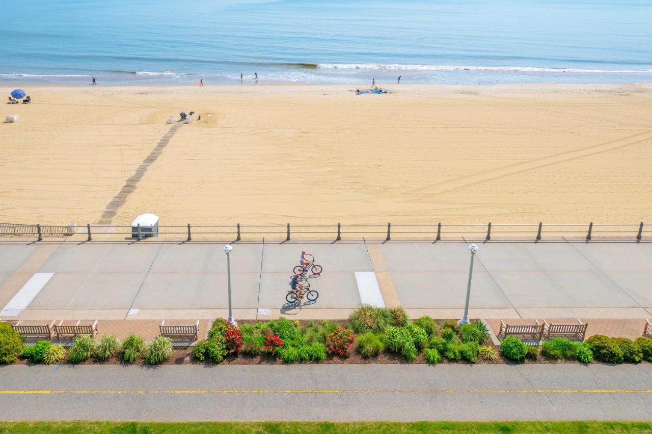 King Suite - Non-Smoking at Holiday Inn & Suites Virginia Beach North Beach, an IHG Hotel
