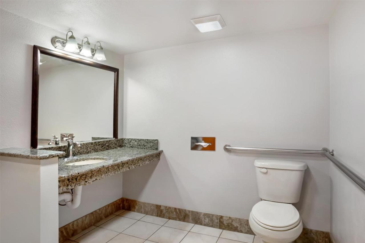 King Room with Roll-In Shower - Disability Access at Best Western Plus Yosemite Gateway Inn
